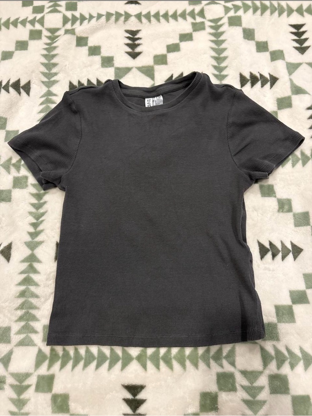 H&M Short-Sleeve Ribbed Tee in Charcoal Gray